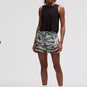 Lululemon Hotty Hot running Short special Edition Paint Glide Size 8